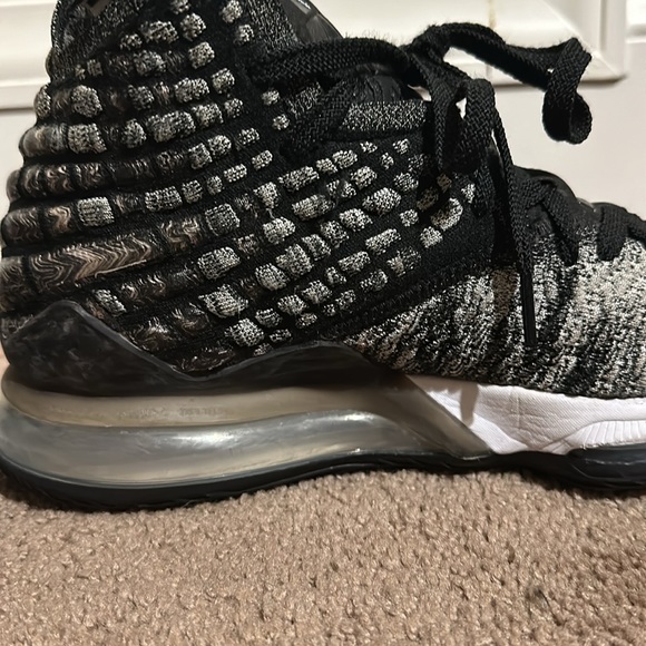 Lebron 18 IN THE ARENA! - Picture 3 of 7
